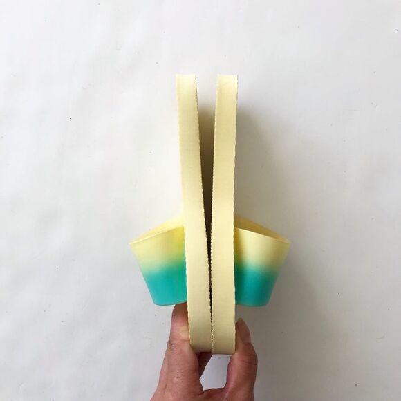 Old navy yellow pool slides EUC  size 12-13 - Picture 2 of 7